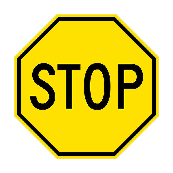 Le panneau stop sur fond jaune